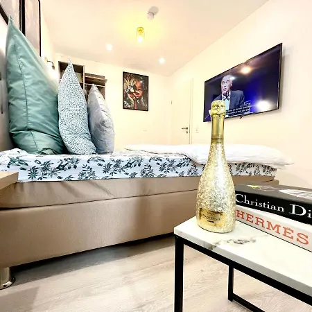 לינה וארוחת בוקר Living Solution 24 קרלסרוהה