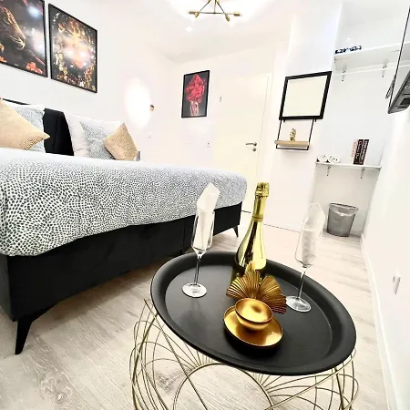 Living Solution 24 Bed & Breakfast *