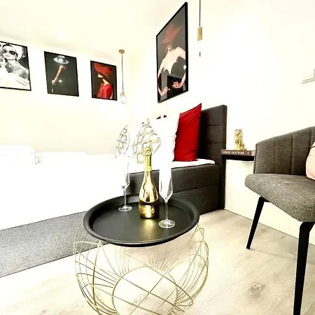 Living Solution 24 לינה וארוחת בוקר קרלסרוהה