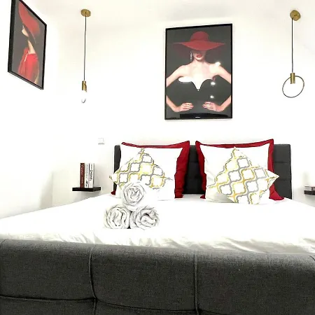 Living Solution 24 Bed and Breakfast