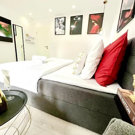 Bed & Breakfast Living Solution 24