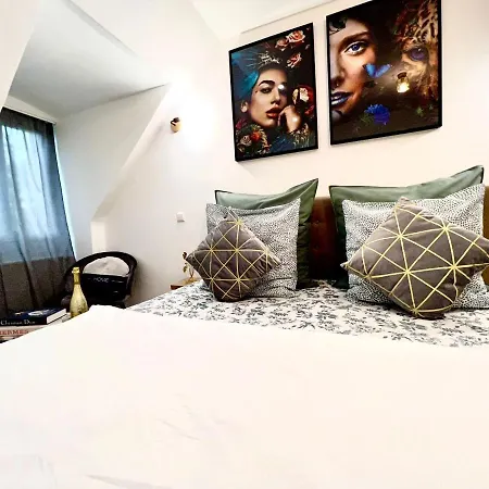 Living Solution 24 Bed and Breakfast