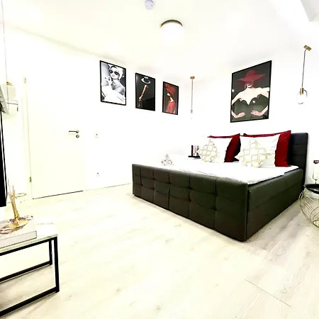 B&B Living Solution 24