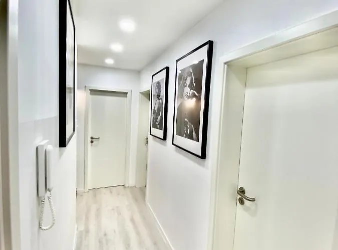 Living Solution 24 Bed and Breakfast *