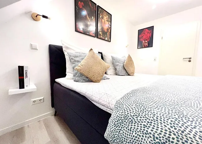 فندق مبيت وإفطار Living Solution 24 كارلسروه